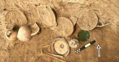 Султан Текке - Таких нашли только два: археологи обнаружили древнее бронзовое зеркало на Кипре (фото) - focus.ua - Кипр - Украина