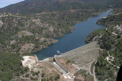Из-за засухи на Кипре осталось мало пресной воды в дамбах. В некоторых из них скоро будет видно дно - evropakipr.com - Кипр