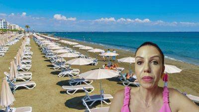 На пляже в Ларнаке женщин снимают на телефон - rumedia24.com - Кипр