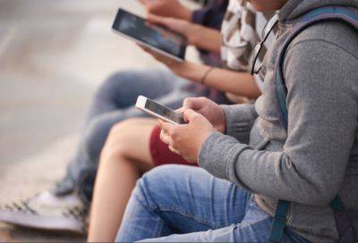 Павлос Милонас - Парламент Кипра отложил до осени голосование по поводу запрета мобильных телефонов в школах - evropakipr.com - Кипр