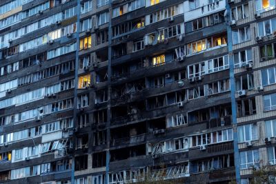 Виталий Кличко - Российская атака на Киев вызвала пожар в жилом доме и отключения электроэнергии - kiprinform.com - Украина - Киев - Киевская обл.