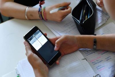 На Кипре ужесточили правила пользования мобильными телефонами в школах - cyprusbutterfly.com.cy - Кипр