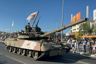 Какая техника участвовала в параде в честь Дня независимости Кипра? - cyprusbutterfly.com.cy - Кипр - Никосия