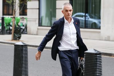 Дональд Трамп - Глава BBC ушёл в отставку на фоне скандала с обвинениями в предвзятости и угроз иска от Дональда Трампа - kiprinform.com - Сша - Израиль - Англия - Лондон - Президент