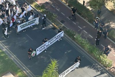 Студенты Лимассола провели марши за единство Кипра и в память о Политехническом восстании - cyprusbutterfly.com.cy - Кипр - Турция - Греция - Президент