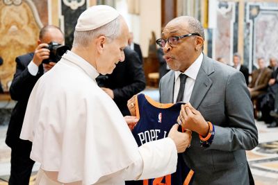 Кейт Бланшетт - Папа Лев призвал защитить кинотеатры и сохранить коллективный опыт просмотра фильмов - kiprinform.com - Сша - Канада - Ватикан - Ватикан