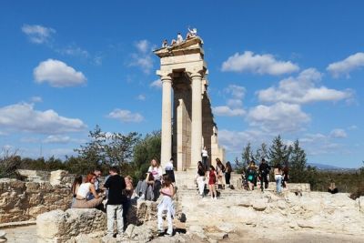 Йоргос Георгиу - Святилище Аполлона осквернили участники Erasmus - cyprusbutterfly.com.cy