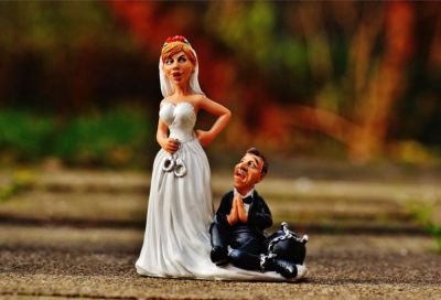 Что обсуждают в парламенте Кипра 19 ноября? Танцовщиц, хранение наручников, битье посуды, кражи мужа у жены (и наоборот) - evropakipr.com - Кипр - Британская Империя