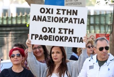 Учителя Кипра провели забастовку возле парламента. На уроки пришли всего 5% школьников - evropakipr.com - Кипр - Никосия