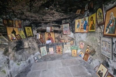 Художник на Кипре объявил голодовку из-за угрозы коммерциализации исторической церкви - cyprusbutterfly.com.cy - Кипр - деревня Айос