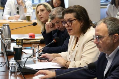 Павлос Милонас - Афина Михаэлиду - Профсоюзы учителей Кипра готовятся принять решение по новой системе оценки педагогов - kiprinform.com - Кипр - Никосия