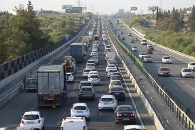 На трассе Никосия–Лимассол загорелся автомобиль: движение замедлено - kiprinform.com - Кипр - Никосия