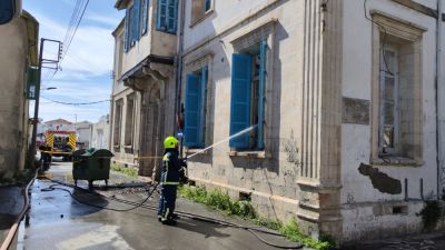 Полиция проведет расследование на месте пожара в здании, которое загорелось в Ларнаке - kiprinform.com