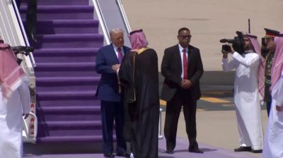 Дональд Трамп - Илона Маска - Трамп начинает визит в Персидский залив в поисках крупных экономических сделок - kiprinform.com - Сша - Израиль - Катар - Саудовская Аравия - Эмираты - Иран - Эр-Рияд - Президент