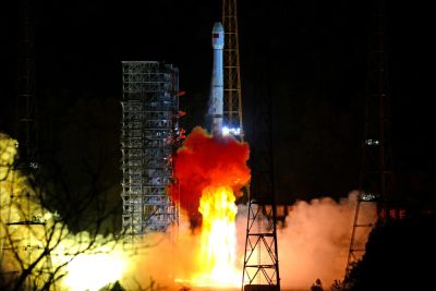 Китай запустил амбициозную миссию “Тяньвэнь-2” по сбору образцов с астероида - kiprinform.com - Китай - Пекин