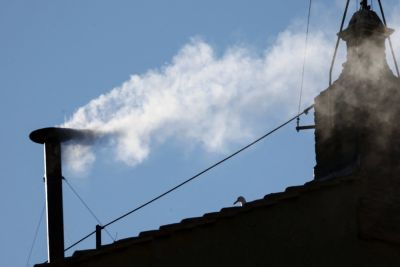 Франциск - Из Сикстинской капеллы поднимается белый дым, возвещающий об избрании нового папы Римского - kiprinform.com - Италия - Венгрия - Рим - Филиппины - Ватикан - Ватикан