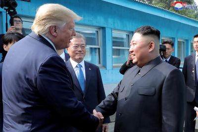 Дональд Трамп - Каролин Ливитт - Белый дом: Трамп готов к общению с Ким Чен Ыном на фоне прежних “дружеских отношений” - kiprinform.com - Россия - Москва - Сша - Украина - Вашингтон - Южная Корея - Кндр - Президент