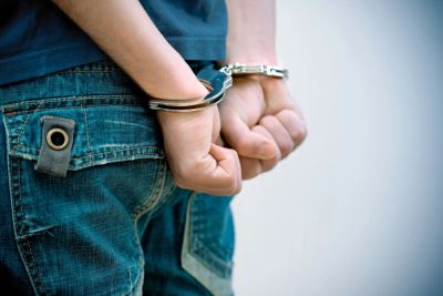 Подросток арестован в Ларнаке по подозрению в жестоком ограблении: Жертва избита, похищены €500 и ценности - kiprinform.com - Кипр - Ларнака