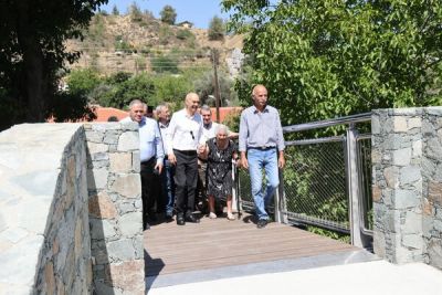 Алексис Вафеадис - В деревне Калиана открылся новый пешеходный мост - cyprusbutterfly.com.cy - Кипр