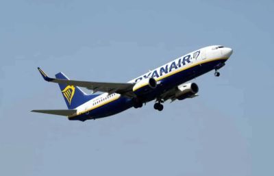 Рейс Ryanair совершил экстренную посадку в Германии из-за турбулентности, 9 человек пострадали - kiprinform.com - Германия - Берлин