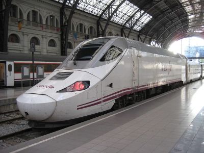 Сбой в движении высокоскоростных поездов в Испании: Тысячи пассажиров застряли из-за обрыва кабеля - kiprinform.com - Испания - Мадрид