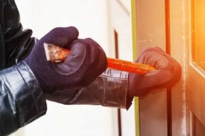Мужчина арестован в Фамагусте по подозрению в краже со взломом и нападении на полицию - kiprinform.com - Кипр - Фамагуста