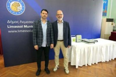 Яннис Армефтис - Лимассол получил четыре новых дефибриллятора от фонда Blueheart - kiprinform.com - Кипр