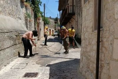 Волонтеры помогают деревне Вуни после разрушительного пожара - cyprusbutterfly.com.cy - Кипр - деревня Вуни