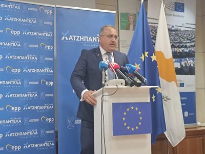 Лукас Фурлас - Михалис Хаджипантел - Кипрские депутаты Европарламента призвали ЕС разместить два пожарных самолета на острове - kiprinform.com - Кипр - Никосия - Евросоюз - Испания
