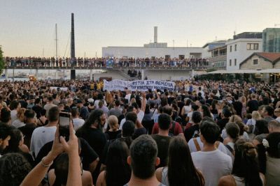 В Лимассоле прошла массовая акция протеста после трагического пожара - cyprusbutterfly.com.cy - Лимассол
