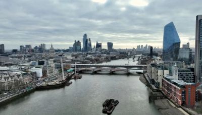 Британские работодатели сокращают найм, а рост зарплат замедляется - kiprinform.com - Англия