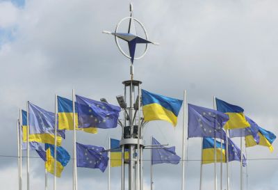 Владимир Путин - Владимир Зеленский - Дональд Трамп - Марк Рютте - Кая Каллас - Кир Стармер - Марк Карни - Андрей Ермак - Трамп: Украина и Россия должны будут уступить землю для заключения мира - kiprinform.com - Россия - Москва - Сша - Канада - Украина - Англия - Евросоюз - Вашингтон - Киев - штат Аляска - Президент
