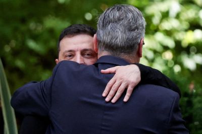 Владимир Путин - Владимир Зеленский - Эммануэль Макрон - Кир Стармер - Фридрих Мерц - Европейские лидеры укрепляют позиции Зеленского перед встречей с Трампом - kiprinform.com - Россия - Сша - Украина - Англия - Вашингтон - Германия - Франция - Киев - Париж - штат Аляска - Президент