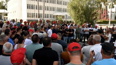 Фикри Атаоглу - Унала Устела - Сотрудники Koop Bank на севере Кипра продолжают забастовку, протестуя против мер жёсткой экономии - kiprinform.com - Кипр