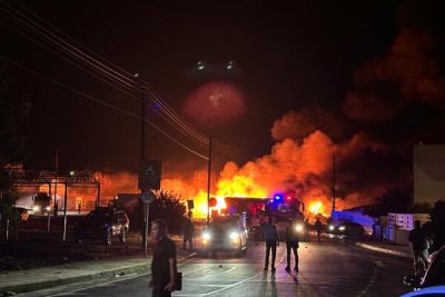 Андреас Кеттис - В Лимассоле ночью произошел крупный пожар на складе бумажной фабрики - cyprusbutterfly.com.cy