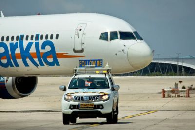 Пассажир рейса Париж - Тель-Авив напал на стюардессу, его высадили на Кипре - news.israelinfo.co.il - Кипр - Дания - Париж - Тель-Авив - Пафос