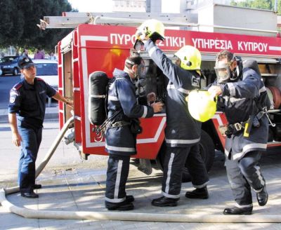 Андреас Кеттис - Пожарная служба Кипра: 26 инцидентов за сутки, включая спасение подростка и ДТП - kiprinform.com - Кипр - Никосия