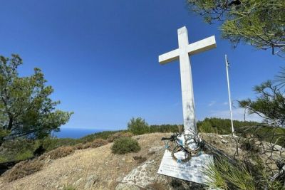 Эрсин Татара - Сотни турко-киприотов прибывают в Коккина для участия в мероприятии посвященном бомбежке Тиллирии 1964 года - cyprusbutterfly.com.cy - Никосия - Турция