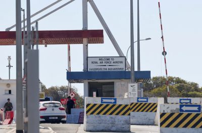 Британка обвинена в причинении тяжких телесных повреждений на Суверенной базе Акротири - kiprinform.com - Кипр