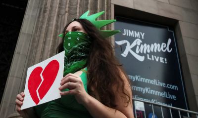 Дональд Трамп - Чарли Кирка - Голливуд обвинил Белый дом в цензуре после приостановки шоу Джимми Киммела - kiprinform.com - Сша - Вашингтон - New York - штат Юта